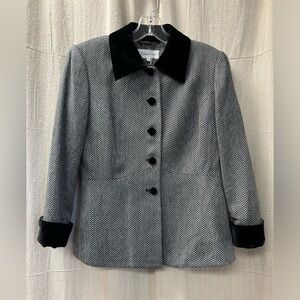 Calvin Klein Women's Black and White Blazer/velvet collar,buttons and cuffs/Sz 6